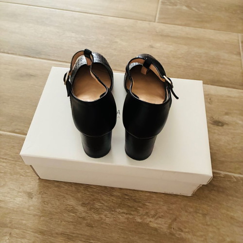 Hispanitas leather pumps size 37, black
