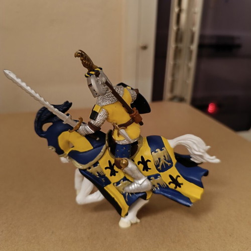 Knight and horse set like new, 10 cm