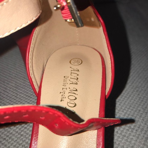 Alta Moda red pumps new with low square heel