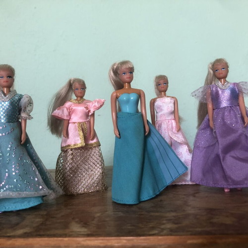 Vintage small fashion dolls like new, set of 5 with rubber heads