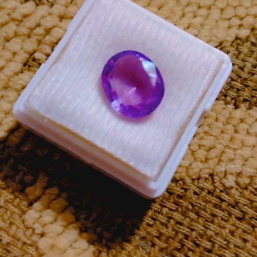 Natural Sapphire green to purple 6.85 carat with certificate