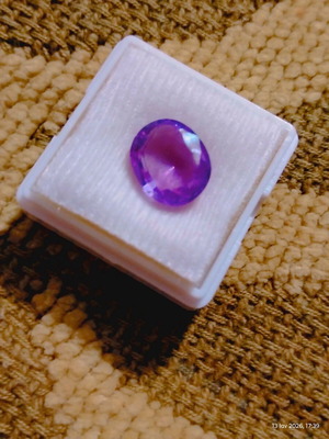 Natural Sapphire green to purple 6.85 carat with certificate