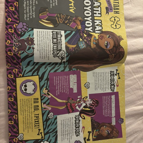 Monster High magazine and poster 2012 with Frankie and Clawdeen