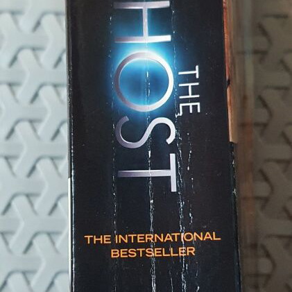 The Host by Stephenie Meyer English edition used