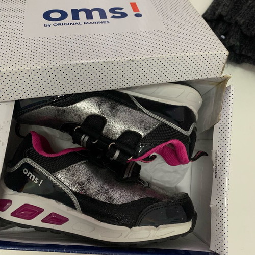 OMS sneakers for girls new with lights size 29