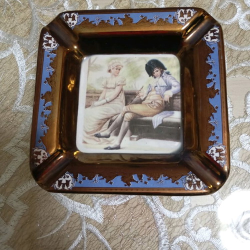 Collectible porcelain ashtray like new with rococo design