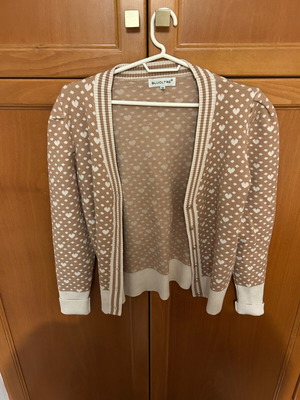 Μπεζ ζακέτα με καρδούλες και χρυσά κουμπιά καινούργια, μέγεθος L