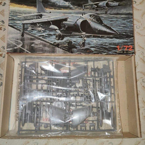 Esci Italy 1/72 Sea Harrier FRS Mk 1 fighter plane model kit like new