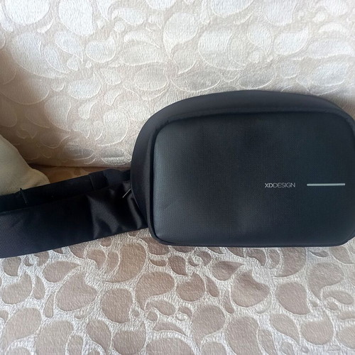 XD Design crossbody shoulder bag black like new