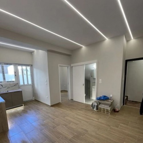 Apartment 50 sqm elevated ground floor with yard in Nikaia