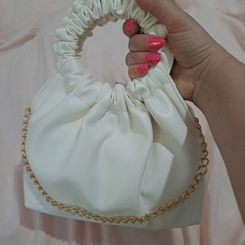 White faux leather bag with gold chain, new, hand and shoulder