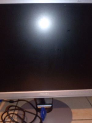 Philips HND9190T 19" monitor used with thin white lines