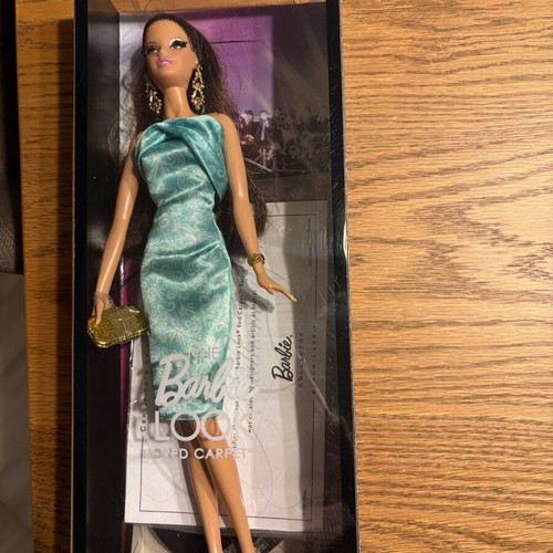The Barbie Look Red Carpet Black Label 2013 like new