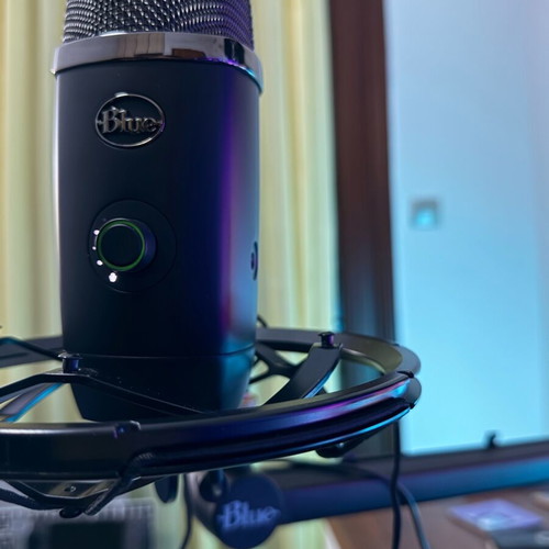 Blue Yeti X condenser microphone like new with bonus Boom Arm