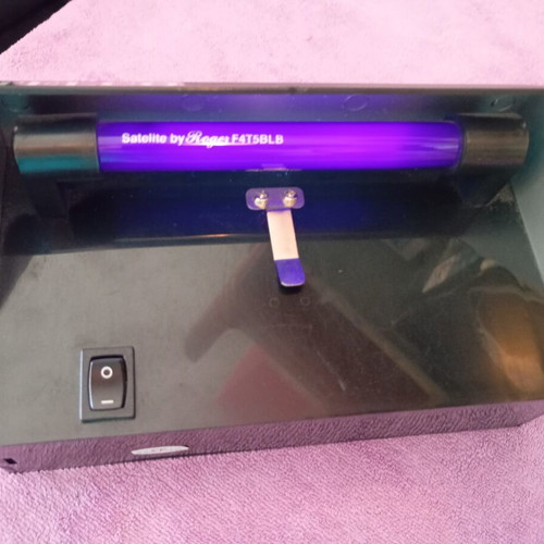 Counterfeit Banknote Detector like new with UV Black Light