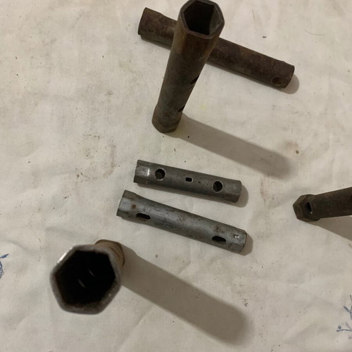 Socket wrench set used with sizes 16-17, 16-19, 21, 19-21, 19-23, 25-27