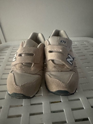 Παιδικά New Balance 27,5 σαν καινούργια, μπεζ sneakers