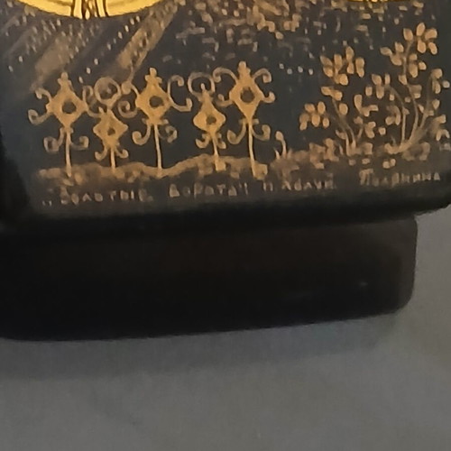Small old Russian wooden lacquer box handpainted, like new