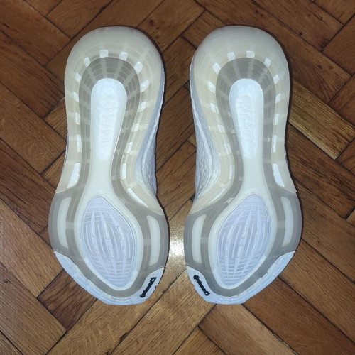 Adidas Ultraboost 22 sports shoes like new, white