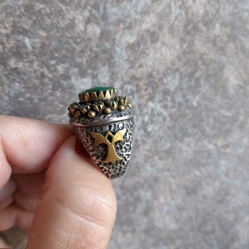 Large vintage silver ring like new with green stones, size 52