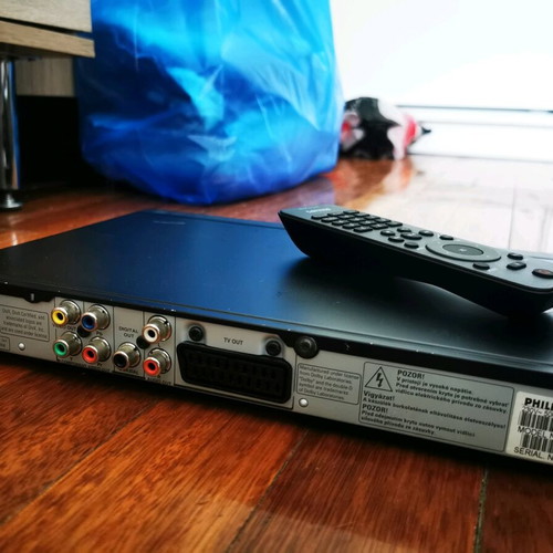 Phillips DVP-3260 DVD USB Player used with 2 free movies