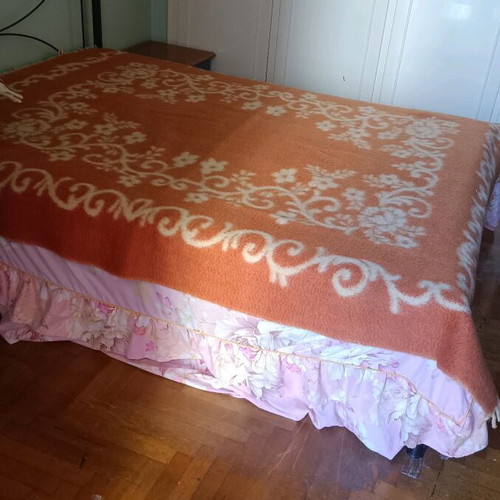 Vintage double bed blanket like new
