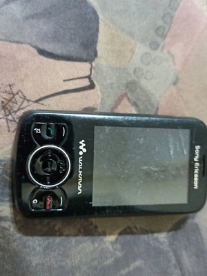 Sony Ericsson w100i used for parts with screen issue