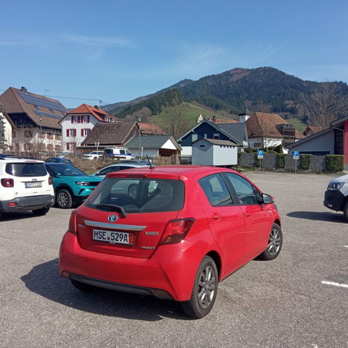Toyota Yaris Hybrid 1.5 Automatic like new, red, 2016