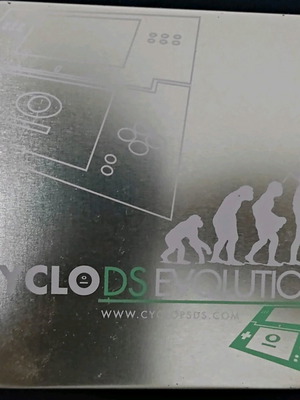 CycloDs Evolution за Nds и Nds Lite като нов с 4GB SD карта