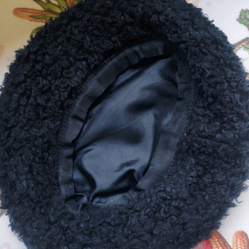 Black hat like new, size M, fluffy