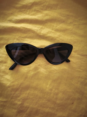 Sunglasses like new, black