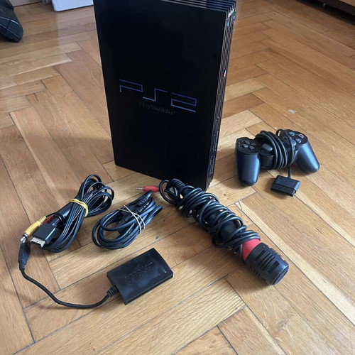 PlayStation 2 Fat bundle like new with 9 games, memory card and SingStar mic
