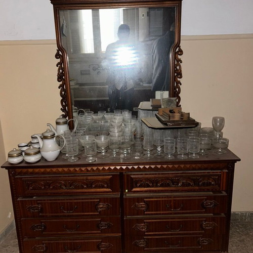 Buffet with mirror like new