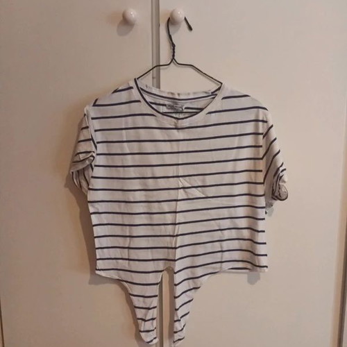 Striped crop t-shirt with tied sleeves used, Bershka, white and blue, size M