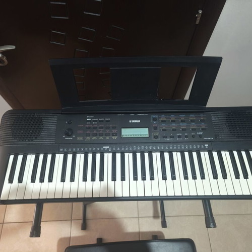 Yamaha PSR E273 keyboard like new with stand and seat