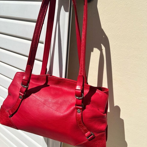 Guy Laroche shoulder bag red leather like new