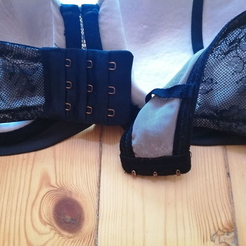 Hunkemöller NOIR balconette lace bra with satin and black stones, 70D