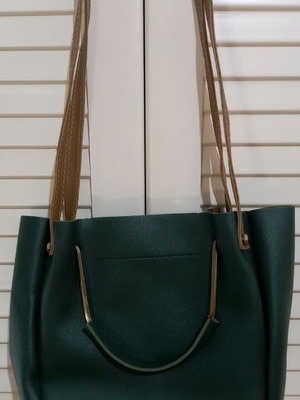Green shoulder or hand bag new with zipper