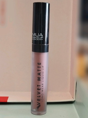 MUA Velvet Matte Anti Gravity liquid lip like new