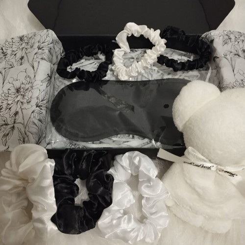 Sleeping Beauty gift box new with hair ties, sleep mask, towel