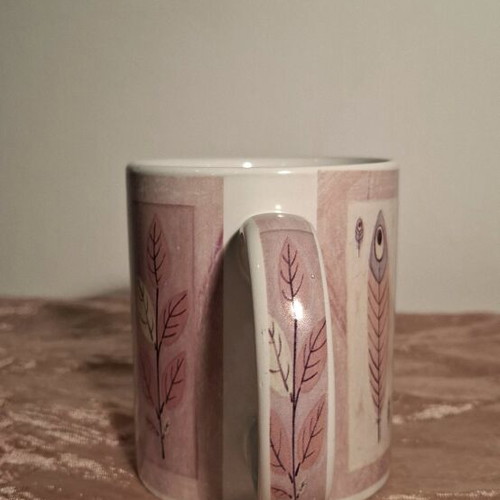 Pink mug with soft design, like new