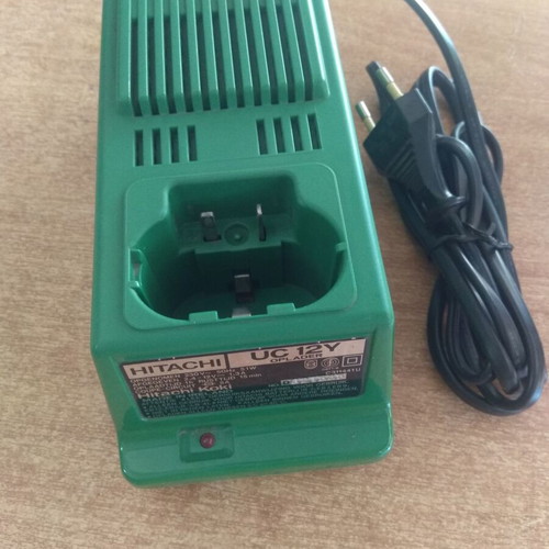 Hitachi UC12Y charger new