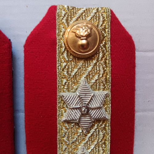Collectible military captain epaulettes like new