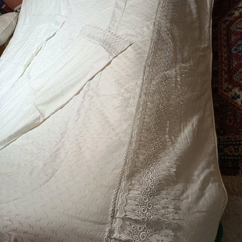 Wedding quilt like new, white, 3-piece Palamaiki set