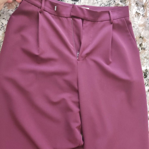 Pantelona new in burgundy color, size small