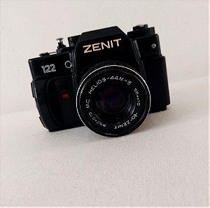 Φωτογραφική μηχανή Zenit 122 με φακό Helios 44m