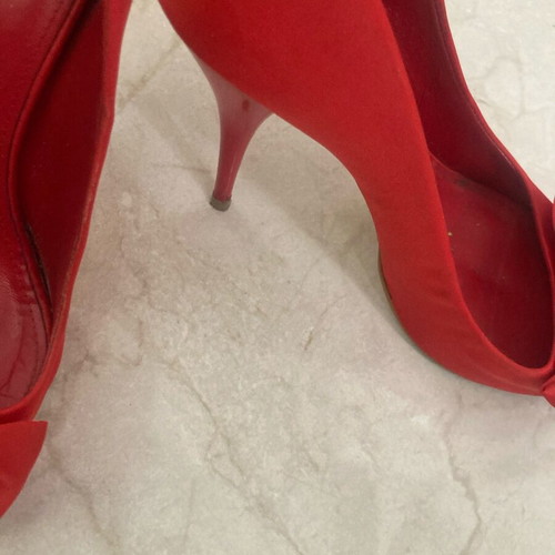 Red heels used size 40