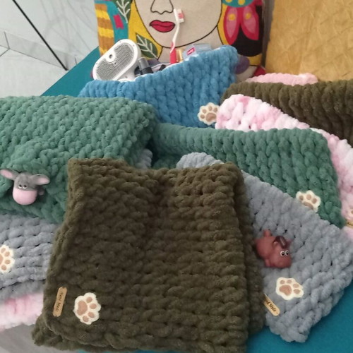 Handmade pet set with Alize Puffy yarn hypoallergenic
