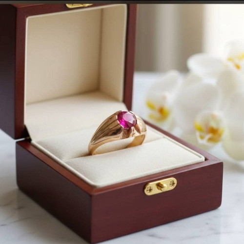 Vintage 14K gold ring with ruby used
