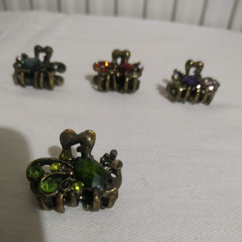 Metal hair clips like new, set of 4 with colorful stones